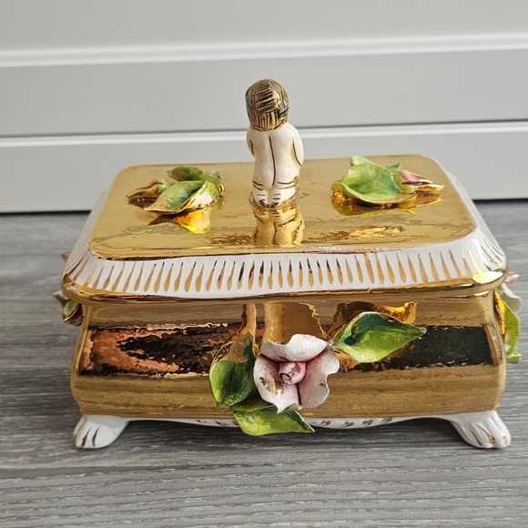 Vintage Gorgeous Hard To Find Gold and Floral Trinket Box Made In Italy - Picture 3 of 14